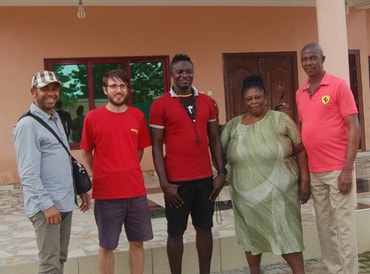 Danny und Robin mit Trainer Ransford und seinen Eltern